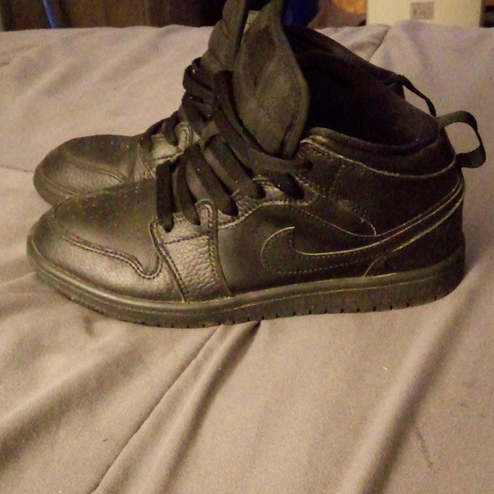 Black Nike Jordan 1s